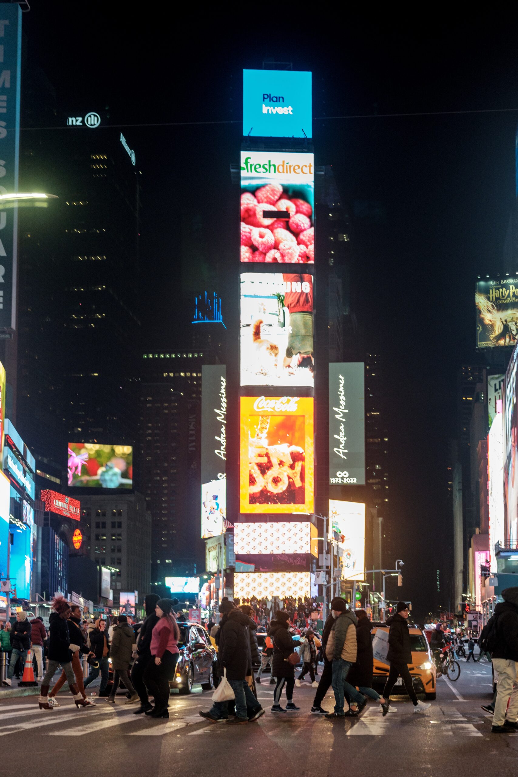 Marketing y Publicidad: Impulsa la visibilidad de tu negocio con estrategias de marketing efectivas. Desde campañas publicitarias hasta presencia en redes sociales, invierte en la promoción de tu marca.